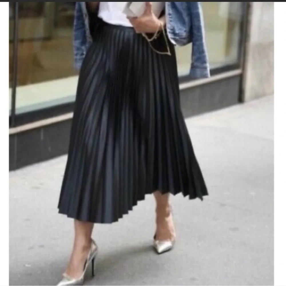 7 For All Mankind Black Pleated Midi Skirt - Picture 3 of 11